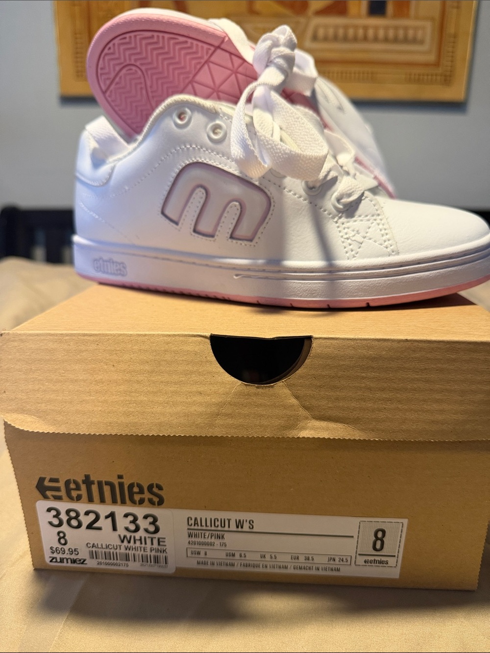Etnies White and Pink Sneakers